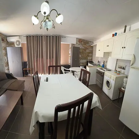 Apartament πετρινη κατοικια Vári