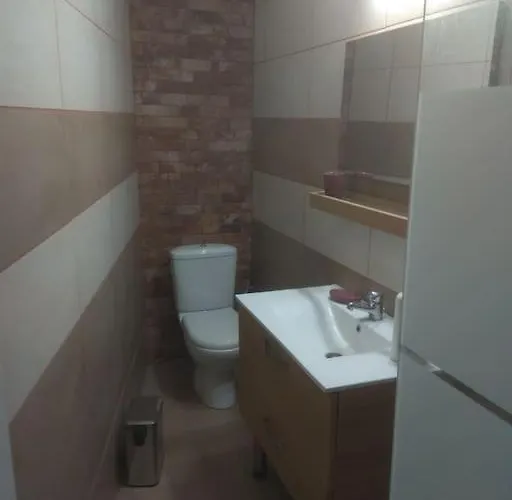 πετρινη κατοικια * Vári