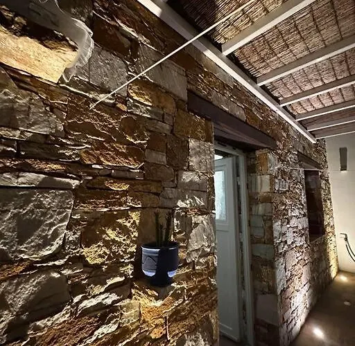 πετρινη κατοικια Vári